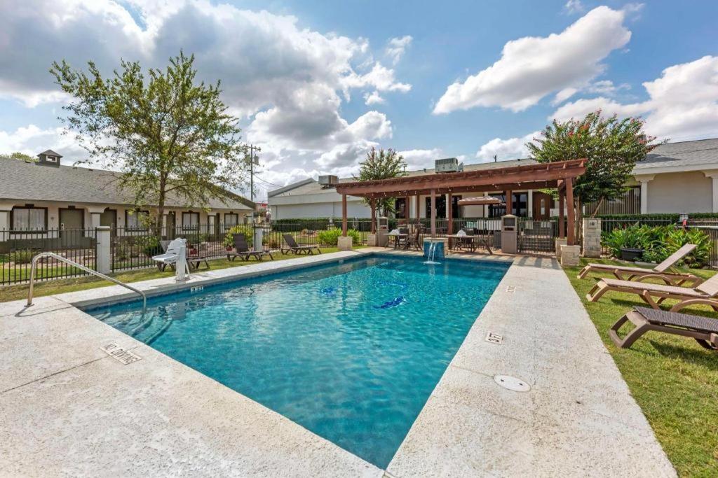 Best Western Post Oak Inn Burnet Esterno foto